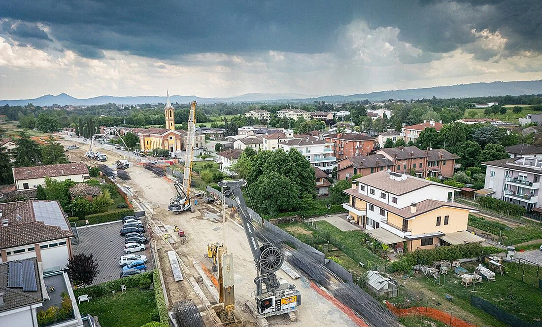Liebherr LBX 600 podczas wykonywania ściany szczelinowej. Wariant LBX 600 unplugged umożliwia pracę z napędem akumulatorowym bez lokalnej emisji spalin.