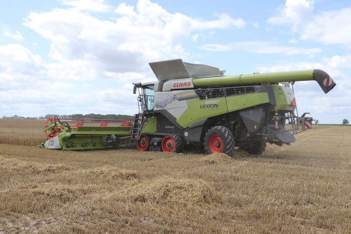 class lexion 8700 terra trac