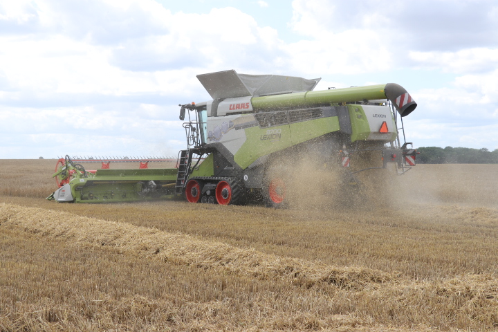 class lexion 8700 terra trac