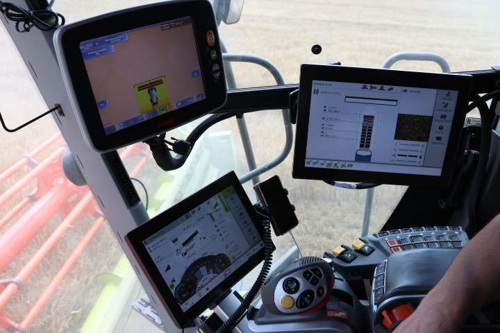 class lexion 8700 terra trac