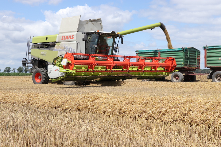 class lexion 8700 terra trac