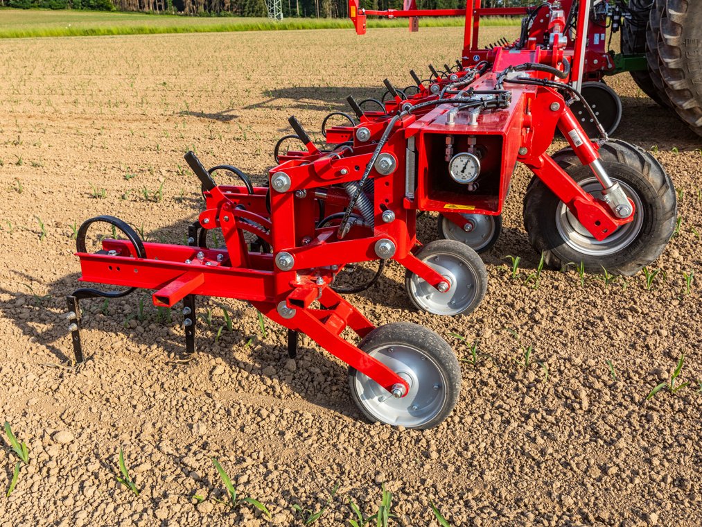 Pojedyncze koła kopiujące przypadające na jednostkę pielącą i redlicę