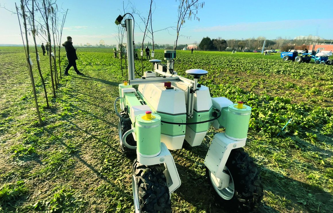 Efektowna parada robotów polowych