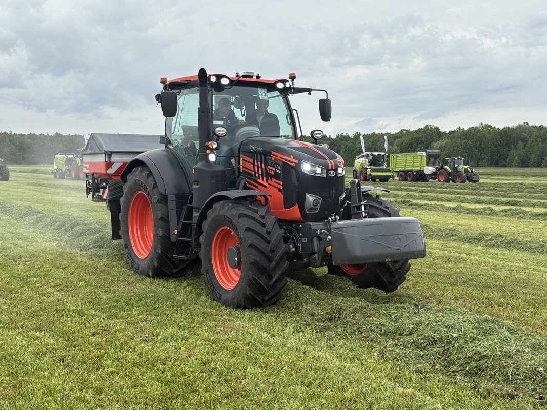 Kubota: Nowa generacja serii M7 i system TIM z rozsiewaczem