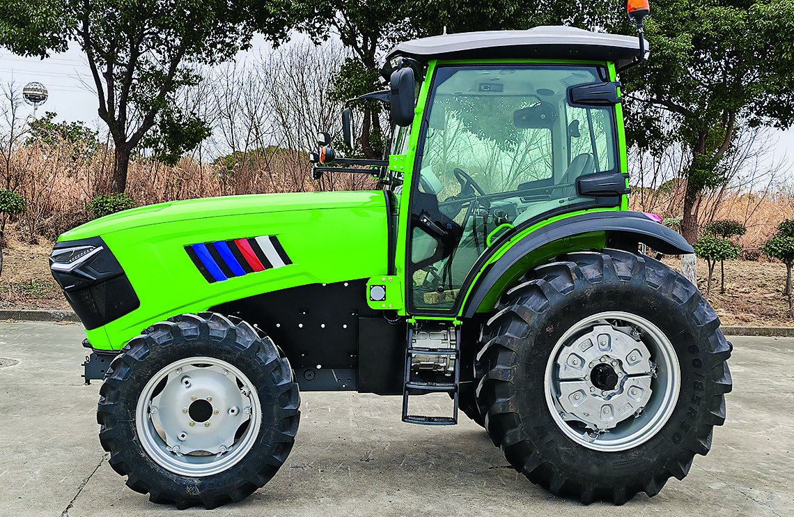 Elektryczny traktor XEEVO E904i jest wyposażony w baterię LFP firmy CATL o pojemności 105 kWh i napięciu 600 V